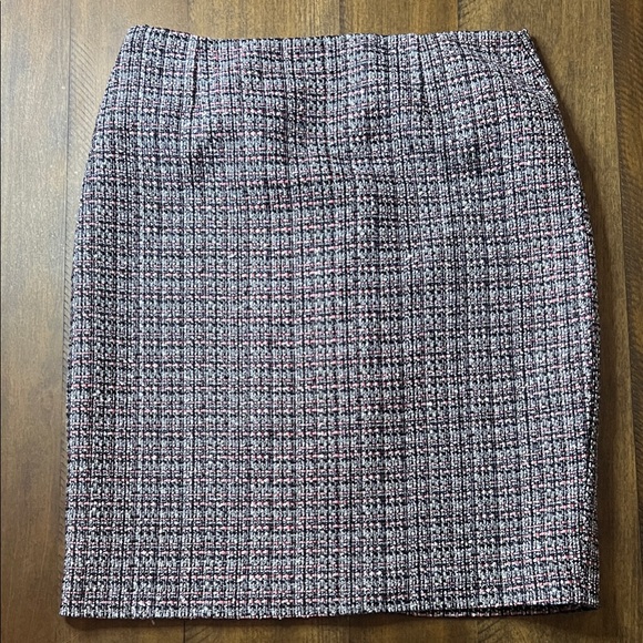 White House Black Market Dresses & Skirts - NWOT - WHBM Elegant Tweed Pencil Skirt (4)